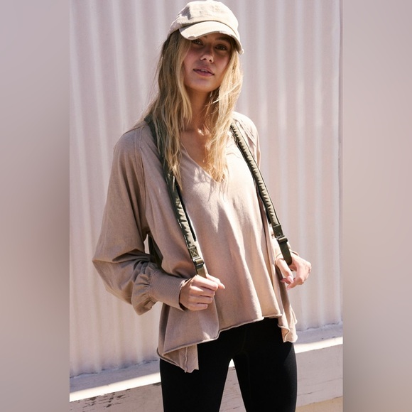Free People Movement Reflect Layer Tee Long Sleeve Sand Dune NWOT - Picture 3 of 10